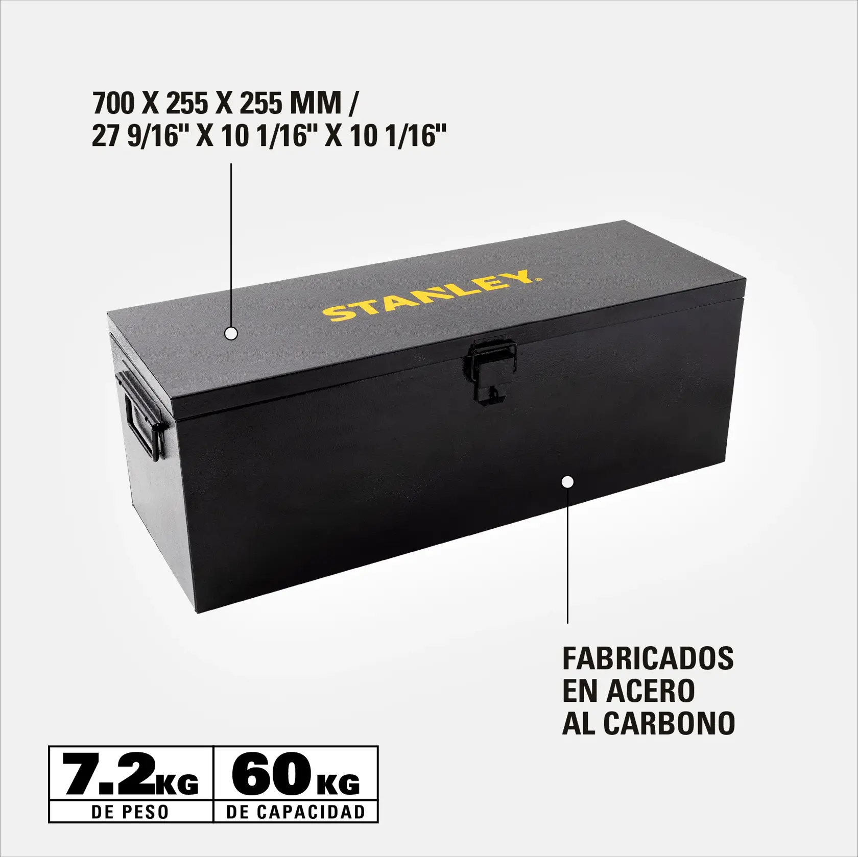 Una caja de herramientas negra con la marca STANLEY, fabricada en acero al carbono, con asas en cada lado. Sus medidas son 700 x 255 x 255 mm (27 9/16" x 10 1/16" x 10 1/16"). El peso es de 7.2 kg y la capacidad es de 60 kg.